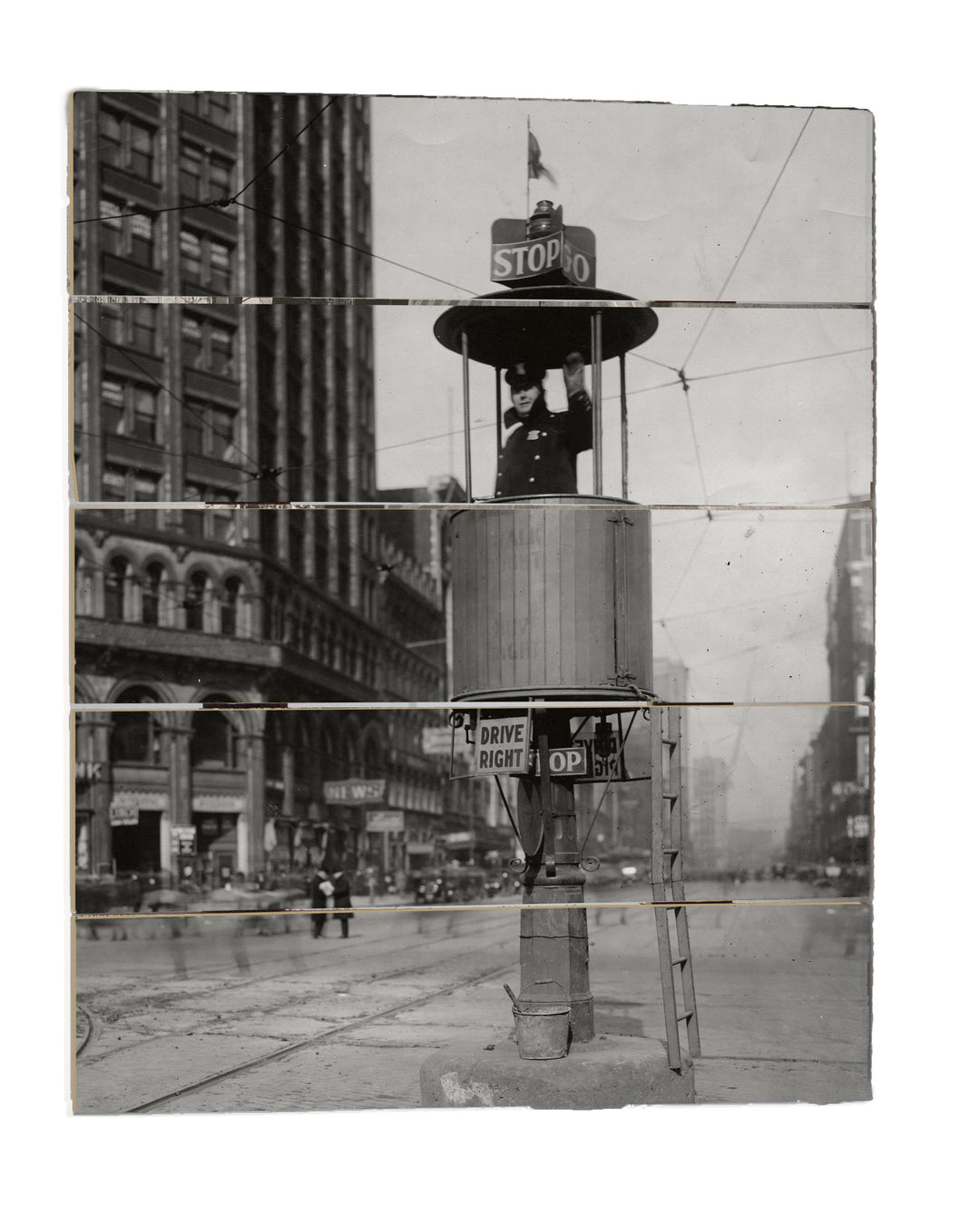 PALLET WOOD - CAMPUS MARTIUS FIRST MANNED TRAFFIC SIGNAL