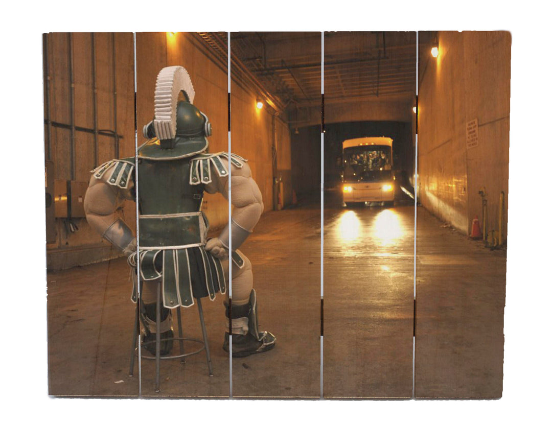 PALLET WOOD - SPARTY GREETS TEAM BUS MSU