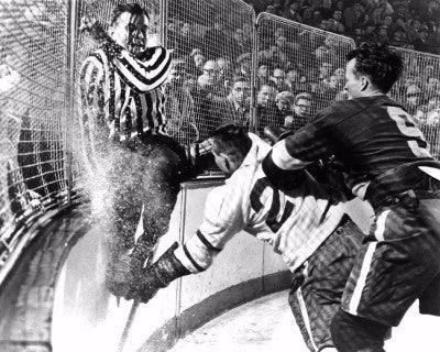 GORDIE HOWE HITTING OPPOSING PLAYER - Detroit News Photography